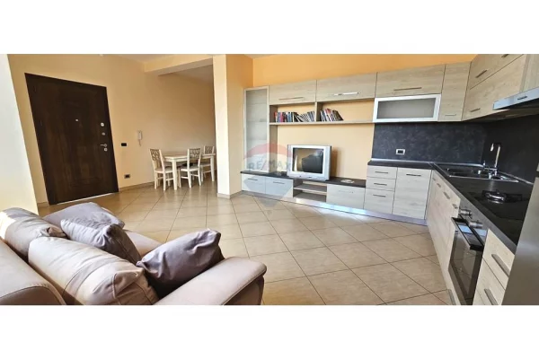 Shtepi me qera 2+1 ne Tirane - 450 Euro