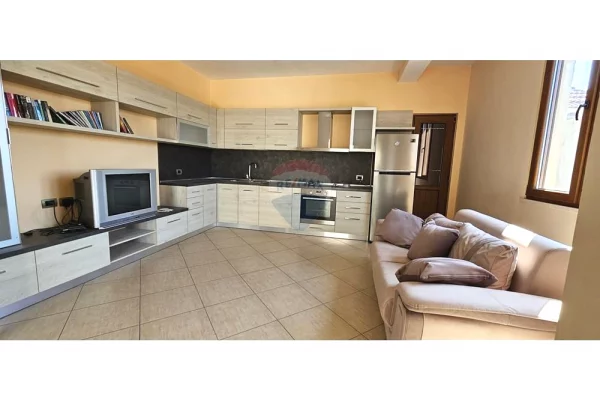 Shtepi me qera 2+1 ne Tirane - 450 Euro