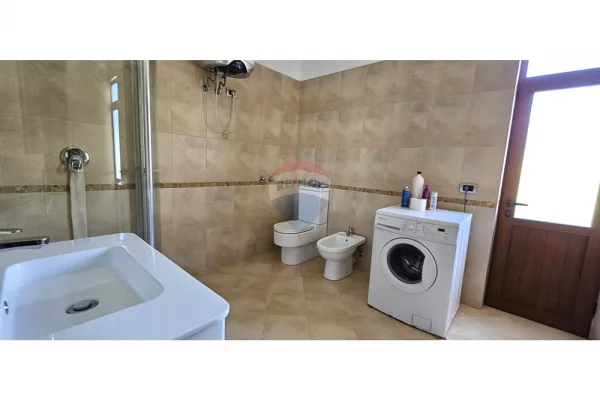 Shtepi me qera Apartament ne Tirane, 2+1, Mobilimi E mobiluar, Pagesa 450  Euro.