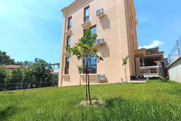 Shtepi me qera 7+1 ne Tirane - 3,000 Euro