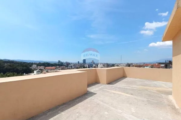 Shtepi me qera 7+1 ne Tirane - 3,000 Euro