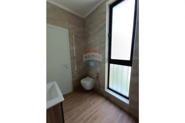 Shtepi me qera Vila Luksoze ne Tirane, 7+1, Mobilimi Bosh, pa mobiluar, Pagesa 3,000  Euro.