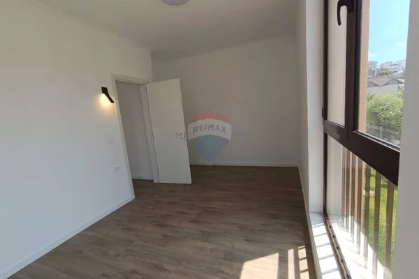 Shtepi me qera Vila Luksoze ne Tirane, 7+1, Mobilimi Bosh, pa mobiluar, Pagesa 3,000  Euro.