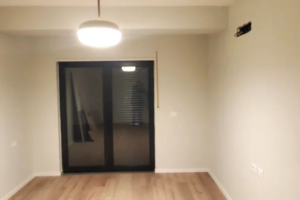 Shtepi me qera Apartament ne Tirane, 1+1, Mobilimi Pjeserisht e mobiluar, Pagesa 640  Euro.