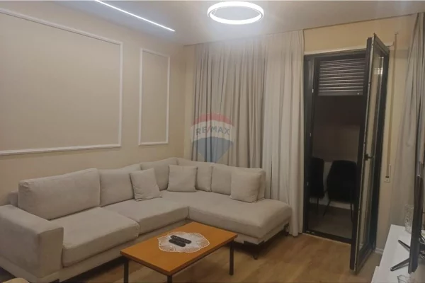 Shtepi me qera 2+1 ne Tirane - 700 Euro