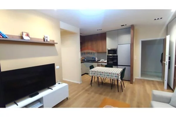 Shtepi me qera 2+1 ne Tirane - 700 Euro