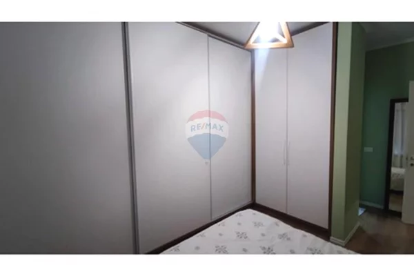 Shtepi me qera Apartament ne Tirane, 2+1, Mobilimi E mobiluar, Pagesa 700  Euro.