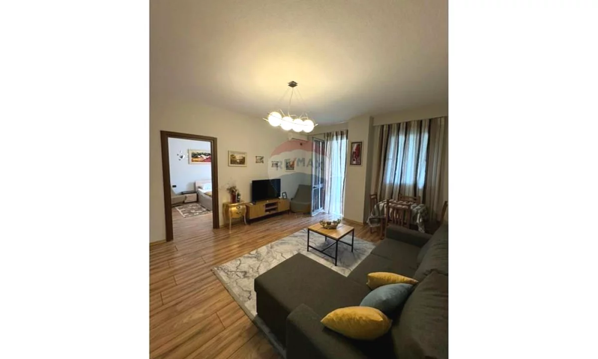 Shtepi me qera Apartament ne Tirane, 2+1, Mobilimi E mobiluar, Pagesa 800  Euro.