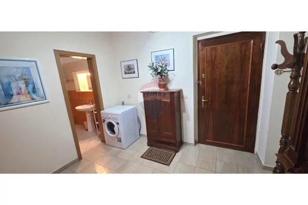 Shtepi me qera Apartament ne Tirane, 1+1, Mobilimi E mobiluar, Pagesa 750  Euro.