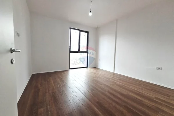 Ambient biznesi me qera 3+1 ne Tirane - 110,000 Leke