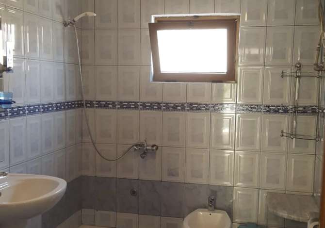 Shtepi me qera Apartament ne Tirane, 2+1, Mobilimi Bosh, pa mobiluar, Pagesa 30,000  Leke.