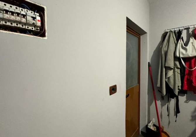 DYQANE NE SHITJE - TEK RRUGA IDRIZ DOLLAKU