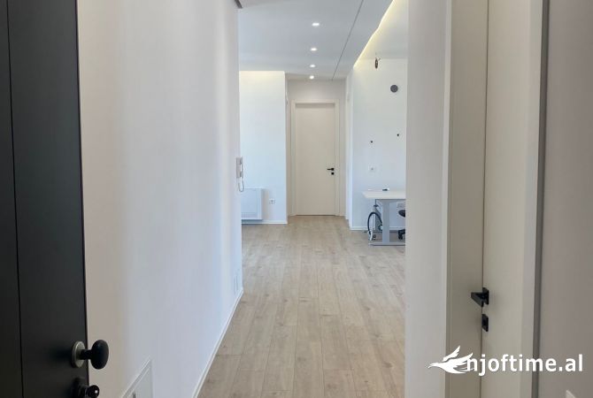 Ambient biznesi me qera 3+1 ne Tirane - 160,000 Leke