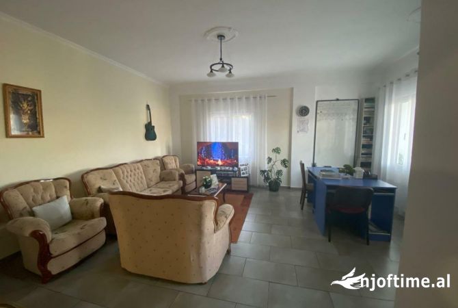 Shtepi me qera 4+1 ne Tirane - 600 Euro