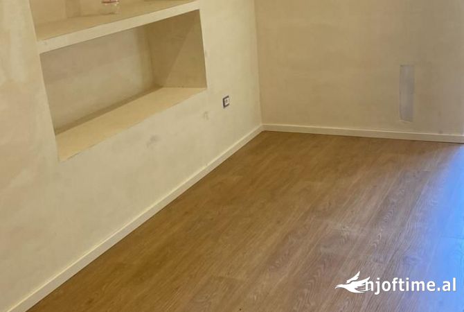 ZYRE ME QERA - RR. KAVAJES, P.71, KARSHI XHAMIS jepet me qera ap.2+1+ 2 ballkone (njeri i mbyllur)