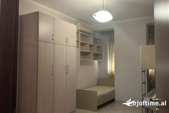 Shtepi me qera 2+1 ne Tirane - 700 Euro