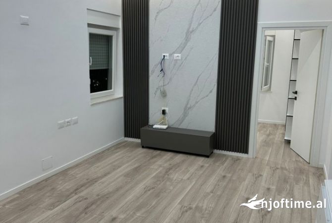 Shtepi me qera 2+1 ne Tirane - 800 Euro