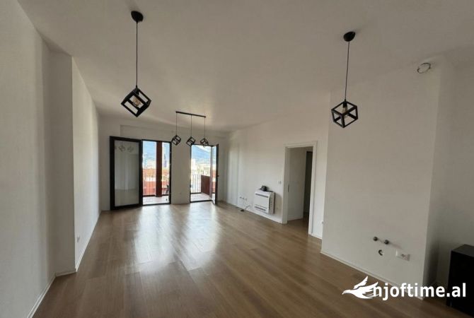 Shtepi me qera 3+1 ne Tirane - 1,500 Euro