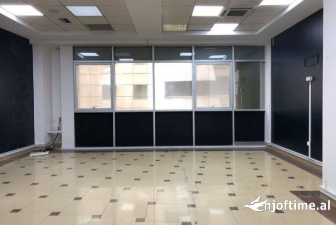 Ambient biznesi me qera 3+1 ne Tirane - 900 Euro