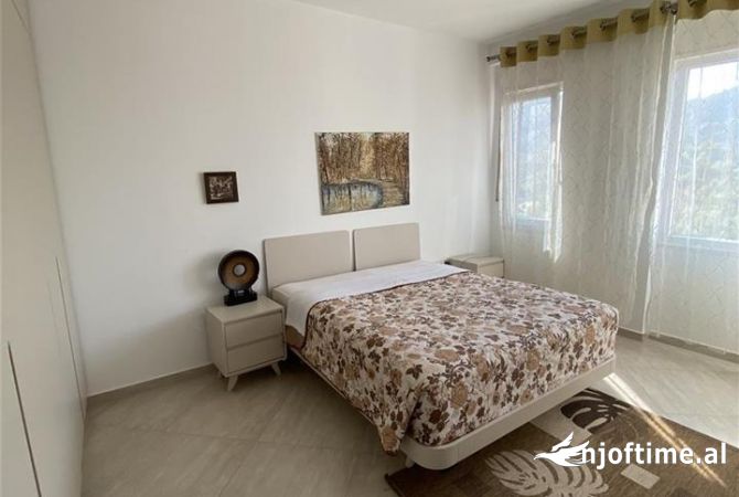 Shtepi me qera 2+1 ne Tirane - 800 Euro