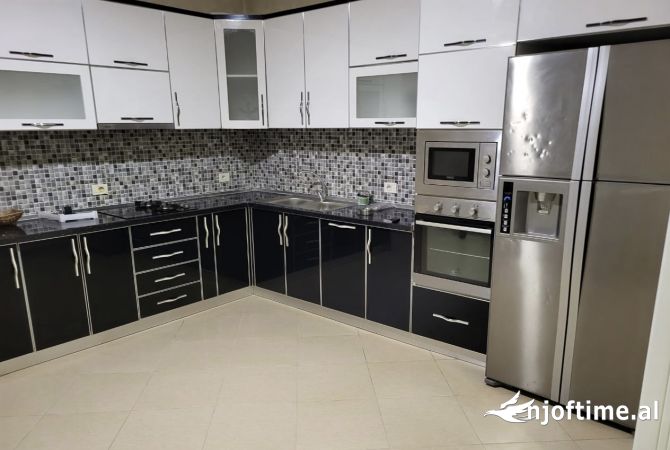 Shtepi me qera 6+1 ne Tirane - 1,300 Euro