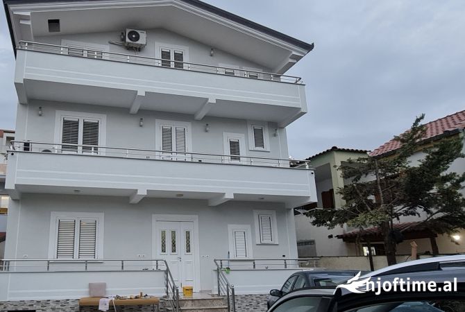 Shtepi me qera 6+1 ne Tirane - 1,300 Euro