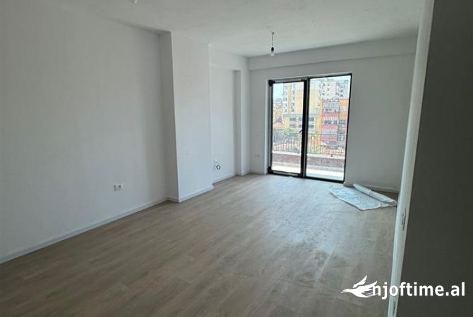 Ambient biznesi me qera 3+1 ne Tirane - 700 Euro