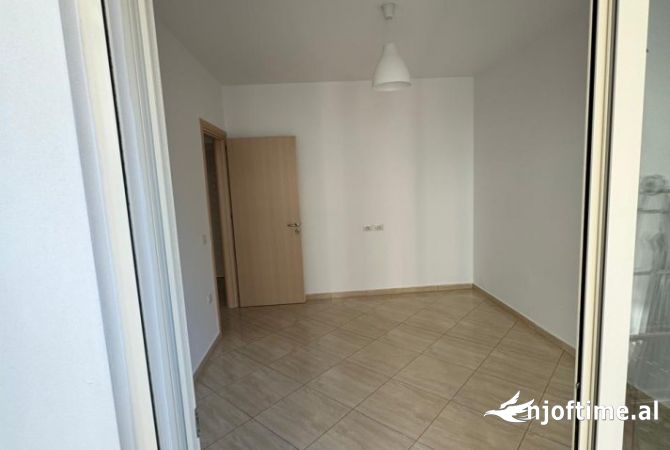 Ambient biznesi me qera 3+1 ne Tirane - 450 Euro