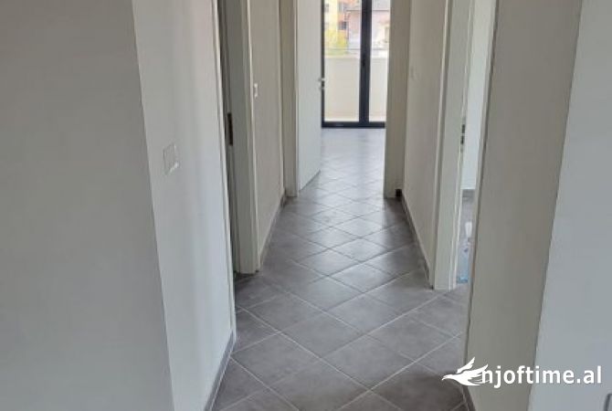 Ambient biznesi me qera 3+1 ne Tirane - 750 Euro