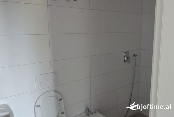 Tirane (Jordan Misja) , jepet me qera ambjent 92 m2 + Parking 