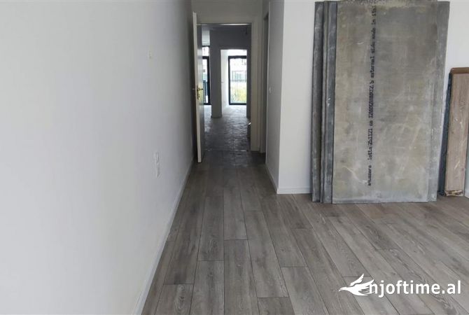 Lake View - 2+1+Post Parkimi Ambient me Qera 102m2