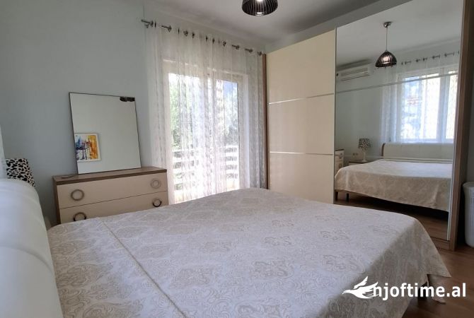 Shtepi me qera Apartament ne Tirane, 2+1, Mobilimi E mobiluar, Pagesa 800  Euro.