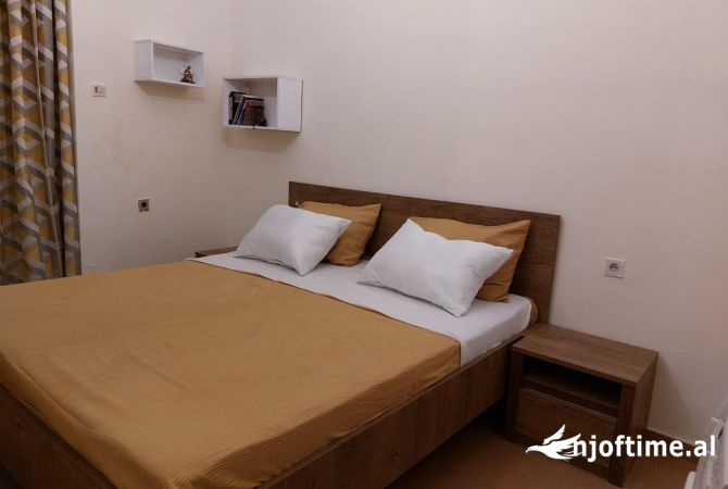 Shtepi me qera Apartament ne Tirane, 2+1, Mobilimi E mobiluar, Pagesa 720  Euro.
