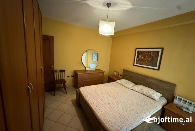 Shtepi me qera Apartament ne Tirane, 2+1, Mobilimi E mobiluar, Pagesa 600  Euro.