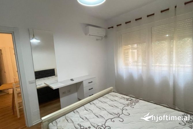 Shtepi me qera Apartament ne Tirane, 2+1, Mobilimi E mobiluar, Pagesa 800  Euro.