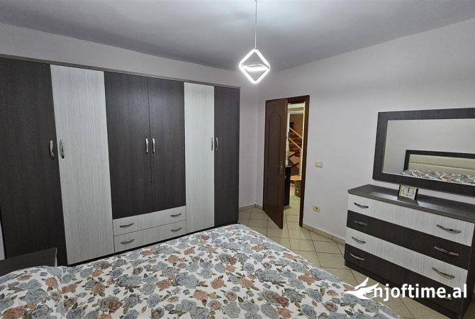 Shtepi me qera Apartament ne Tirane, 2+1, Mobilimi E mobiluar, Pagesa 550  Euro.