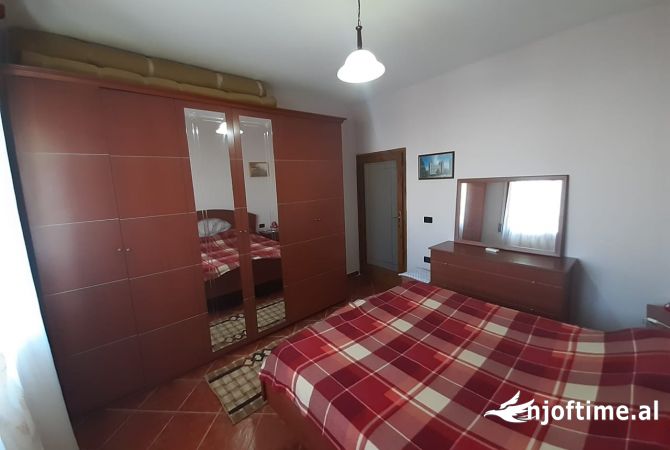 Shtepi me qera Apartament ne Tirane, 2+1, Mobilimi E mobiluar, Pagesa 650  Euro.