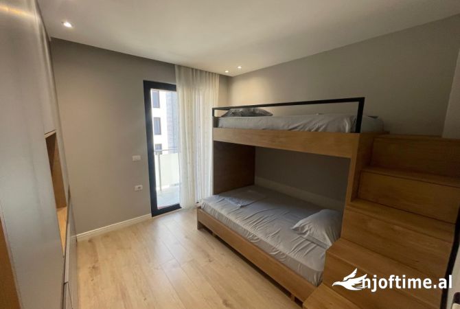 Shtepi ne shitje Apartament ne Tirane, 2+1, Mobilimi E mobiluar, Pagesa 139,600  Euro.