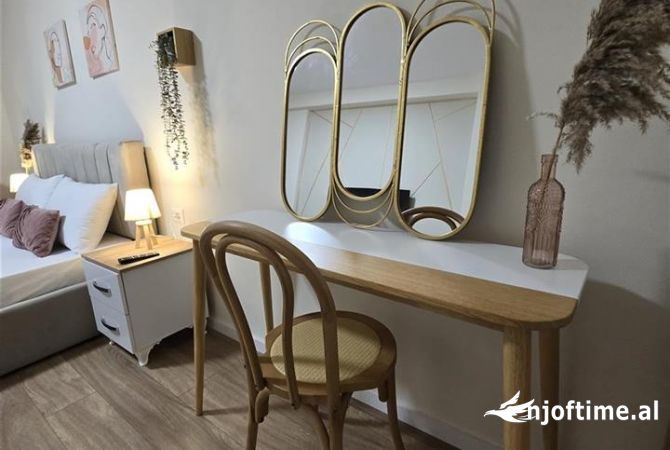 Shtepi me qera Apartament ne Tirane, 1+1, Mobilimi E mobiluar, Pagesa 900  Euro.