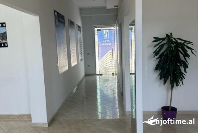 Ambient biznesi me qera 3+1 ne Tirane - 70,000 Leke