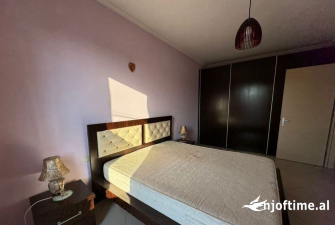 Shtepi ne shitje Apartament ne Tirane, 2+1, Mobilimi E mobiluar, Pagesa 125,000  Euro.