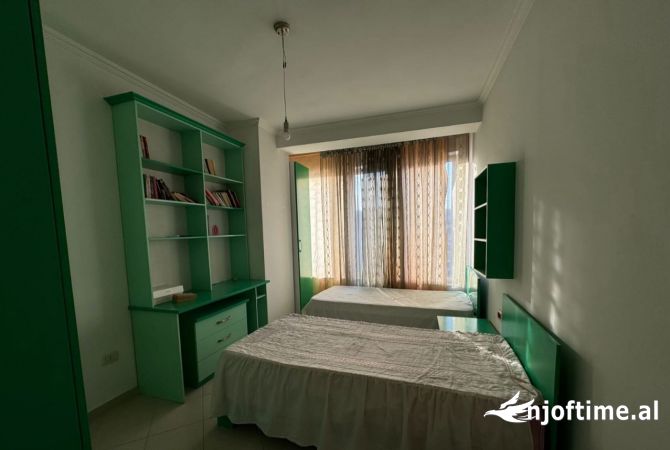 Shtepi ne shitje Apartament ne Tirane, 2+1, Mobilimi E mobiluar, Pagesa 125,000  Euro.