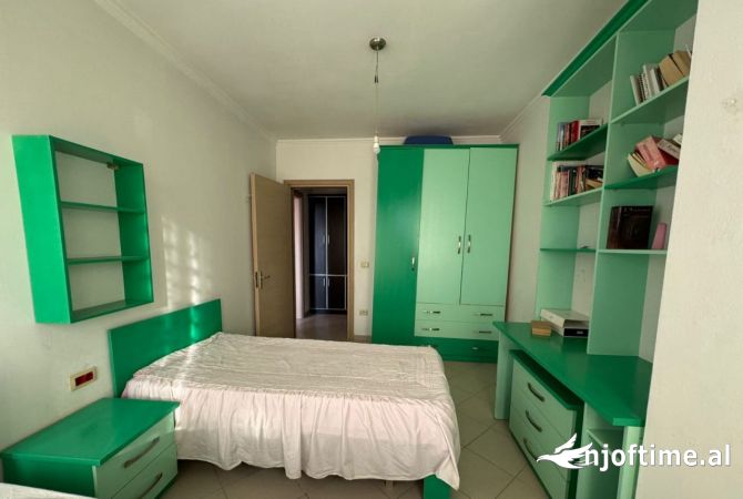 Shtepi ne shitje Apartament ne Tirane, 2+1, Mobilimi E mobiluar, Pagesa 125,000  Euro.