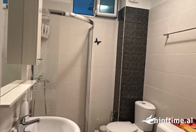 Shtepi me qera Apartament ne Tirane, 2+1, Mobilimi E mobiluar, Pagesa 650  Euro.