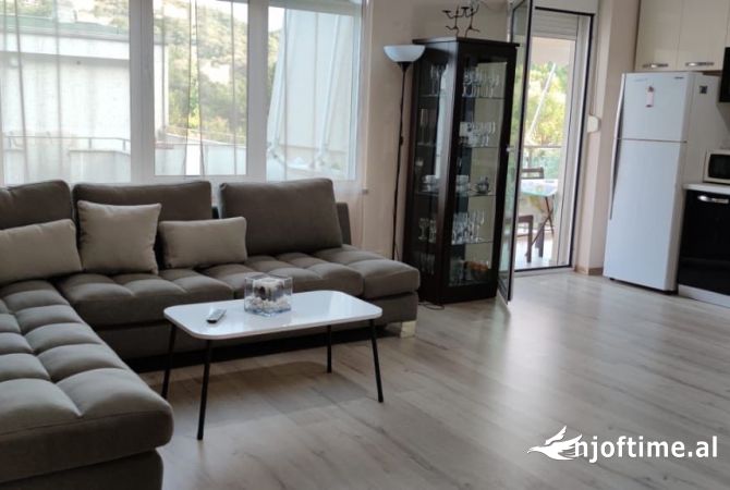 Shtepi me qera Apartament ne Tirane, 2+1, Mobilimi E mobiluar, Pagesa 650  Euro.