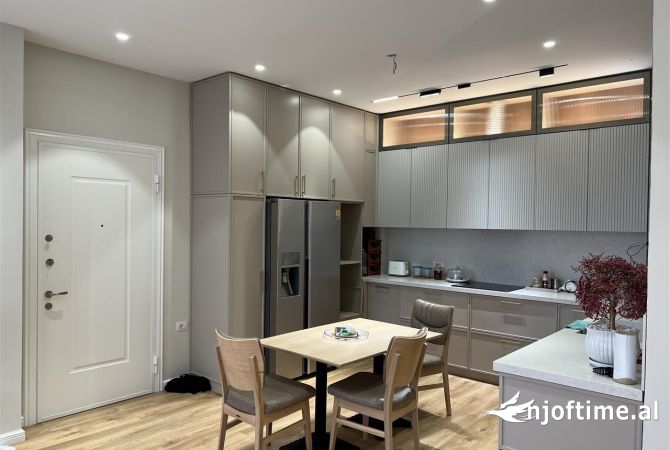 Shtepi me qera Apartament ne Tirane, 3+1, Mobilimi E mobiluar, Pagesa 950  Euro.