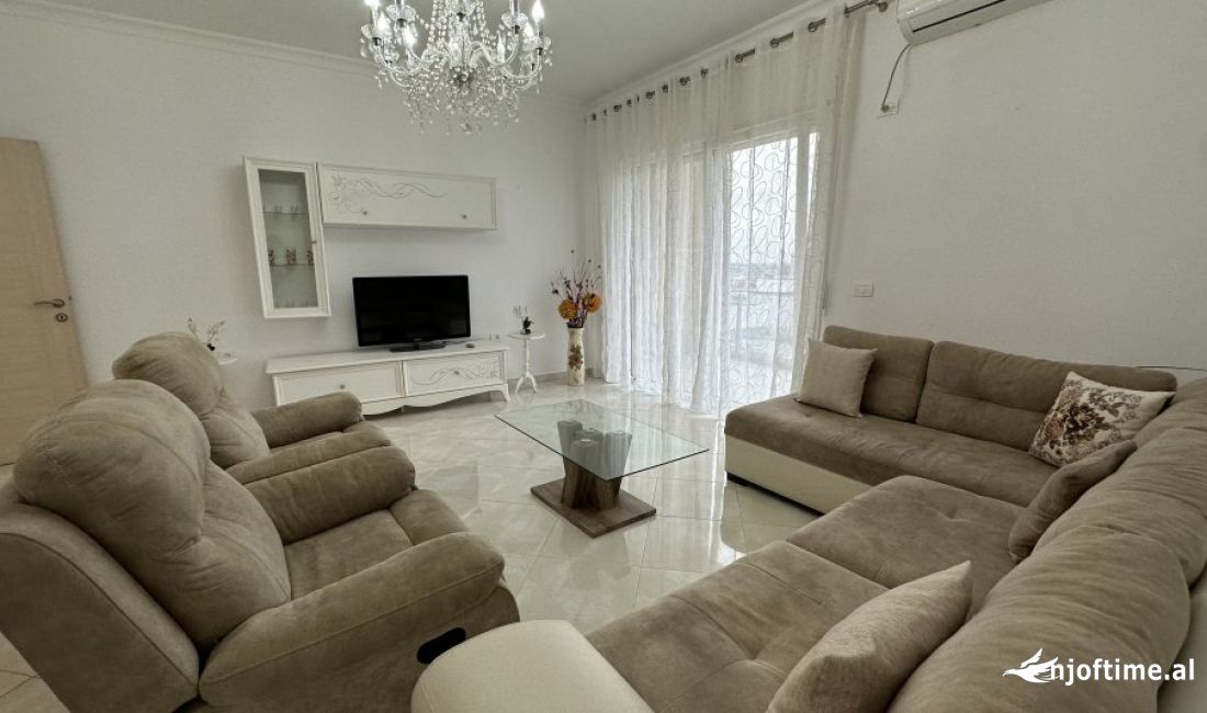 Shtepi me qera Shtepi Private ne Tirane, 3+1, Mobilimi E mobiluar, Pagesa 60,000  Leke.