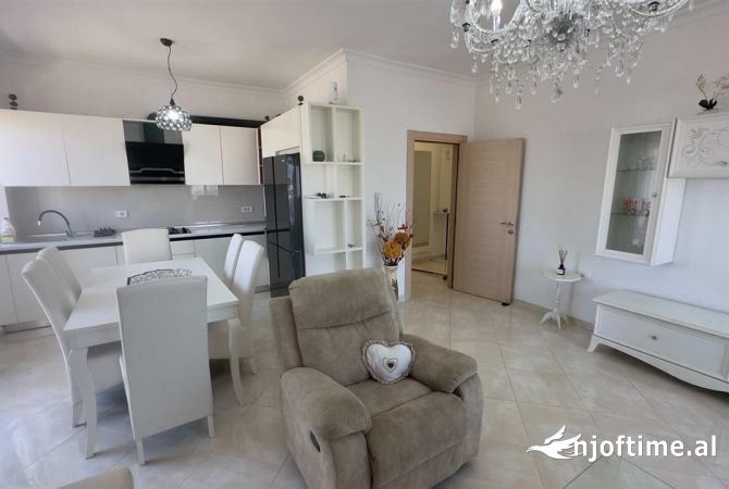 Shtepi me qera Shtepi Private ne Tirane, 3+1, Mobilimi E mobiluar, Pagesa 60,000  Leke.