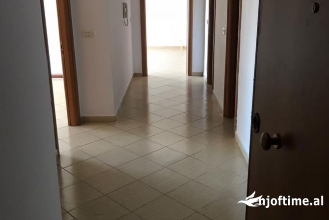 Ambient biznesi me qera 3+1 ne Tirane - 650 Euro