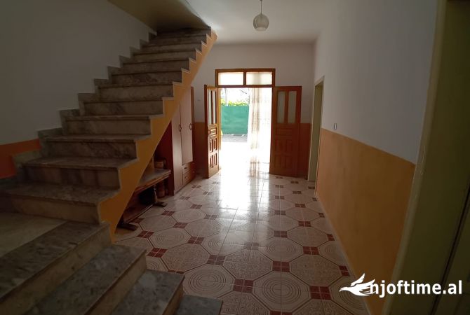Shtepi me qera Apartament ne Tirane, 1+1, Mobilimi E mobiluar, Pagesa 40,000  Leke.